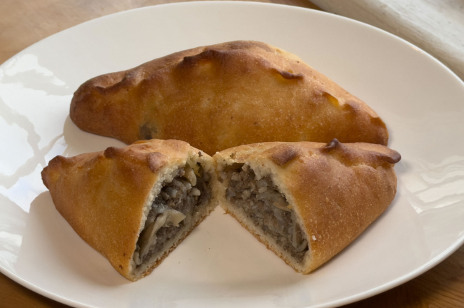 函館とロシアの歴史が香る。エゾシカを使った本場式ピロシキ専門店「まるたま小屋」北海道函館市