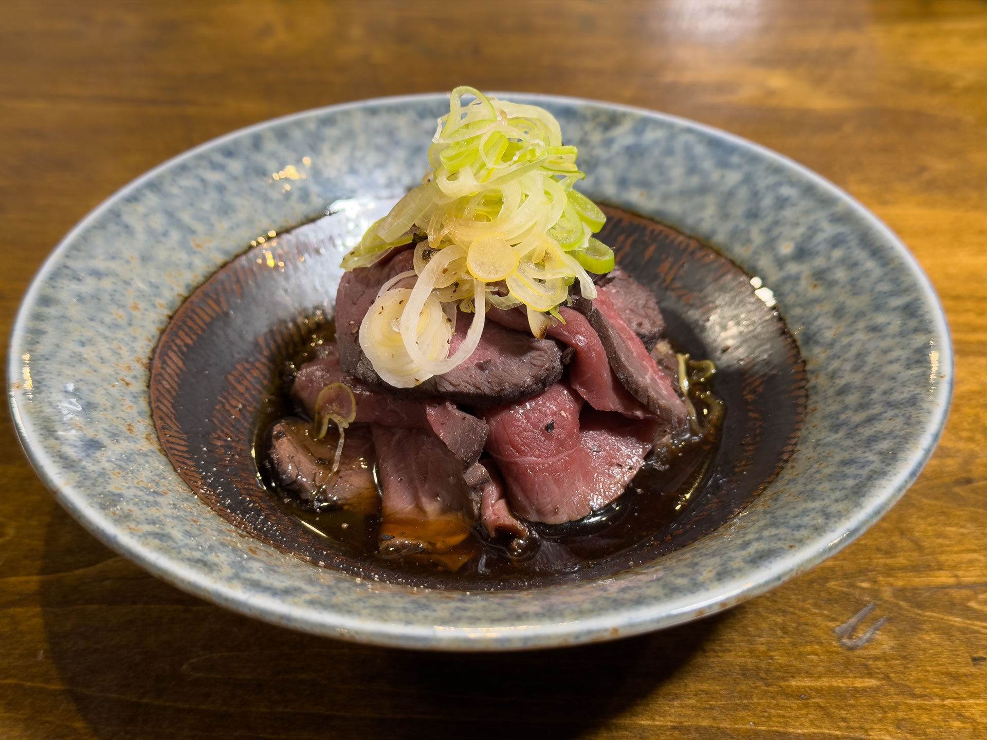 炭火が引き出すエゾシカの旨味。函館ブランド鹿「函鹿」を居酒屋