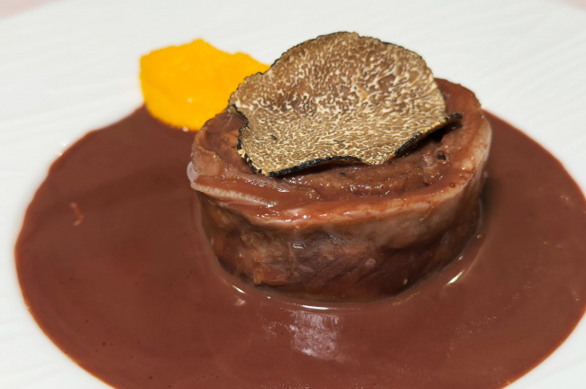 銀座の地下で出会えるフランス・リヨンの食堂。鹿を古典料理に着地させる「サラマンジェ ド イザシ ワキサカ」東京都中央区