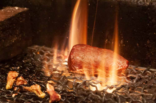 ジビエや鳥取県産食材を薪火でシンプルに火入れする「Oshima」大阪府大阪市福島区