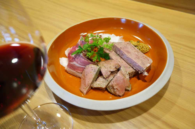 “ジビエ料理を身近に!”そんな思いがこもった、絶品料理とワインを楽しめる大人の食堂 「代官山食堂Q’z(キューズ) ジビエ料理と自然派ワイン」東京都渋谷区代官山